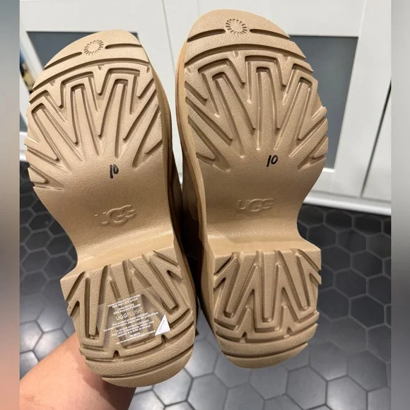 NWOT UGG Classic Ultra Mini New Heights Platform Boot Tan - Picture 7 of 7